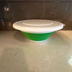 Pampered Chef Collapsible Serving Bowl 2 Quart Silicone Green & White W/Lid